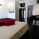 Black & White Deluxe Private Jacuzzi Wifi & Ac Steps From Sea Apartment Otranto