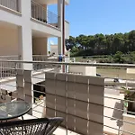 Black & White Deluxe Private Jacuzzi Wifi & Ac Steps From Sea Otranto