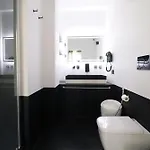 Black & White Deluxe Private Jacuzzi Wifi & Ac Steps From Sea