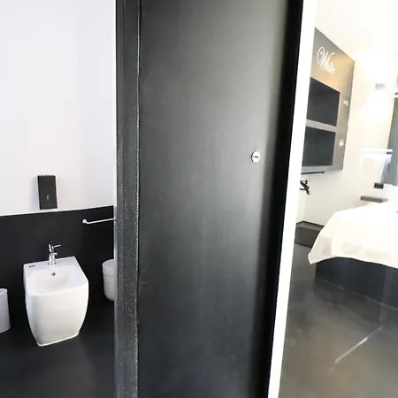 Lejlighed Black & White Deluxe Private Jacuzzi Wifi & Ac Steps From Sea Otranto