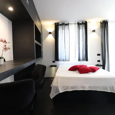 Lejlighed Black & White Deluxe Private Jacuzzi Wifi & Ac Steps From Sea *