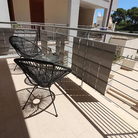 Black & White Deluxe Private Jacuzzi Wifi & Ac Steps From Sea * Otranto