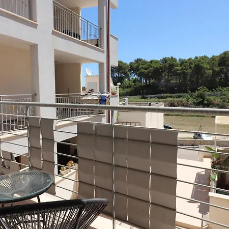 Black & White Deluxe Private Jacuzzi Wifi & Ac Steps From Sea Otranto
