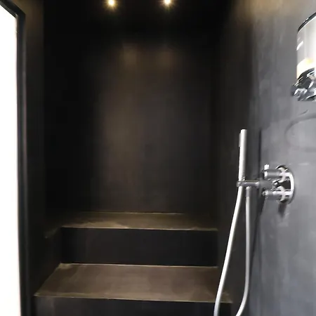 Lejlighed Black & White Deluxe Private Jacuzzi Wifi & Ac Steps From Sea Otranto