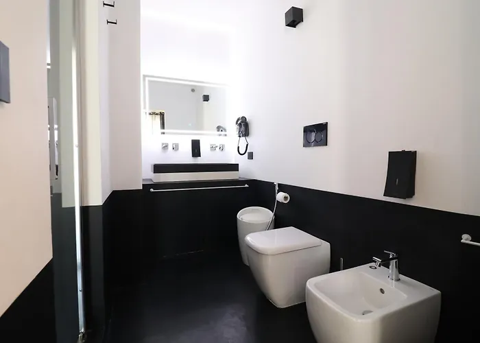 Black & White Deluxe Private Jacuzzi Wifi & Ac Steps From Sea * Otranto