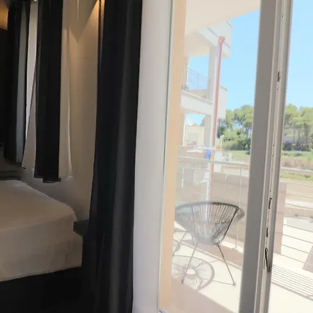 Black And White Otranto