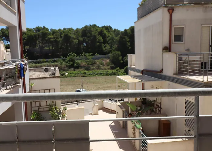 Apartamento Black & White Deluxe Private Jacuzzi Wifi & Ac Steps From Sea Otranto